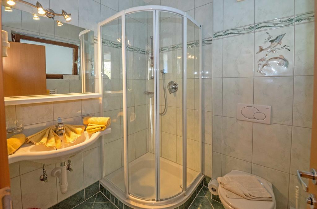 Haus Schluder - Familie Stanitzer Hotel Weissensee Phòng bức ảnh